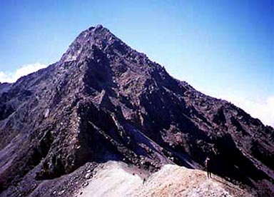 Approaching Pico de Aguila's east ridge