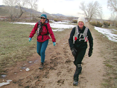 Jennifer and Bill striding at Mile 91